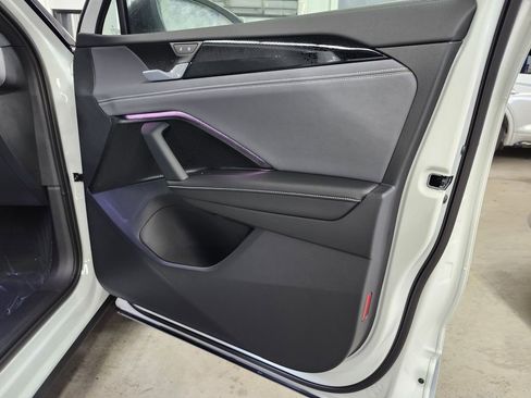 New 2026 Volkswagen Tiguan SE R-Line image 13