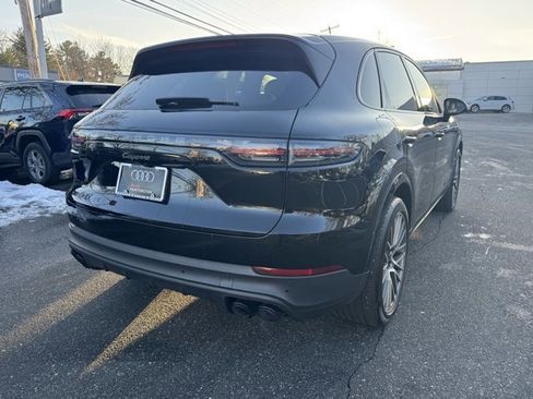 Used 2022 Porsche Cayenne Platinum Edition image 5