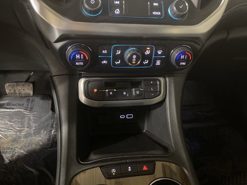 Used 2023 GMC Acadia SLE w/ Driver Convenience Package image 22