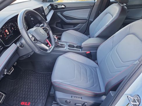 Certified 2025 Volkswagen Jetta GLI Autobahn image 30