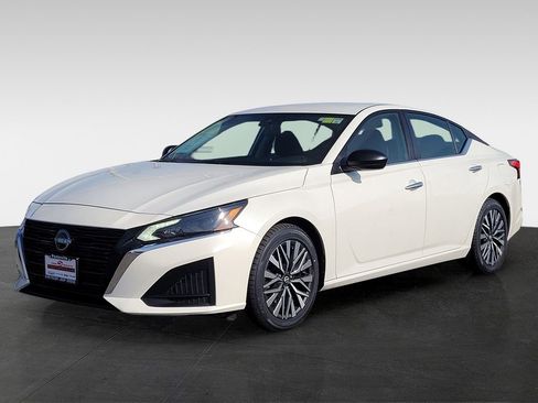 Used 2024 Nissan Altima 2.5 SV image 8