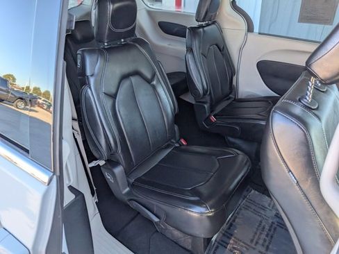 Used 2024 Chrysler Pacifica Touring-L image 26