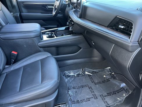 Used 2025 Chevrolet Tahoe LT AWD/4WD image 26