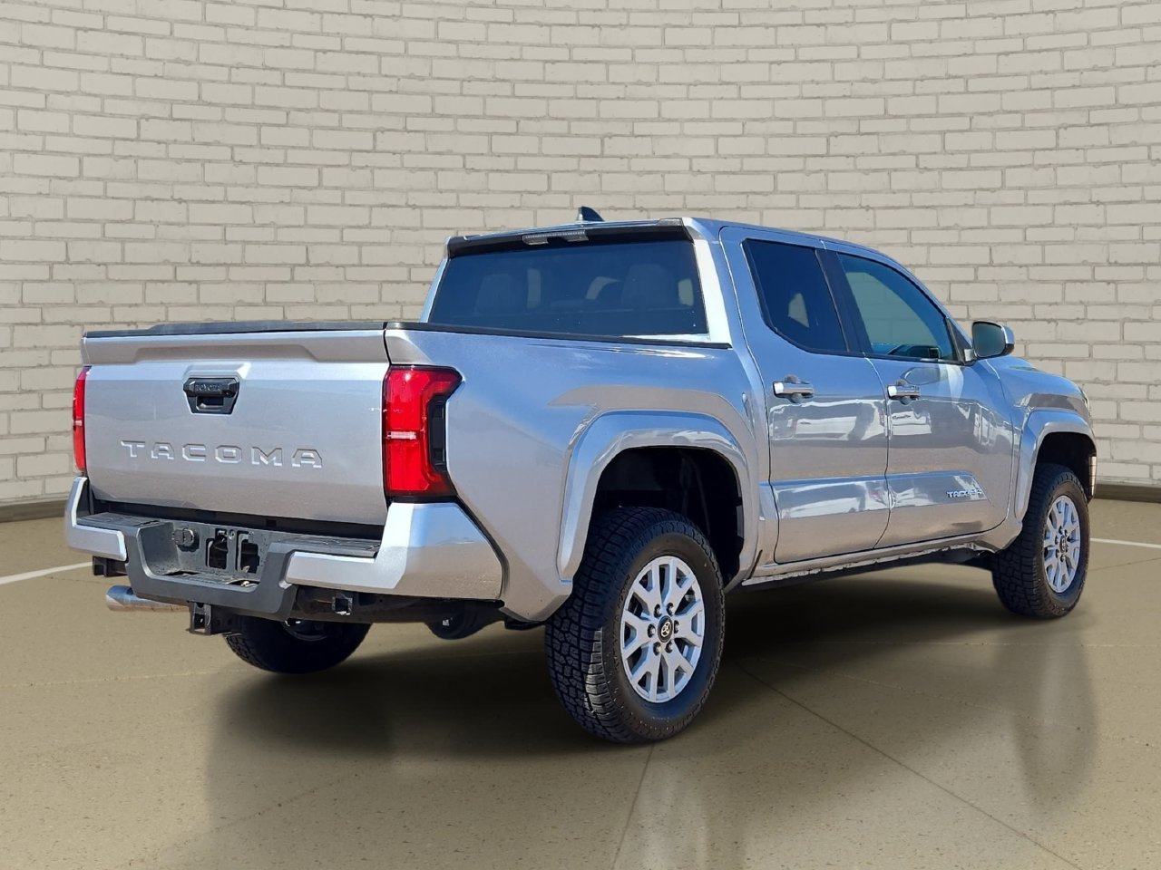 Used 2024 Toyota Tacoma SR5 AWD/4WD image 5