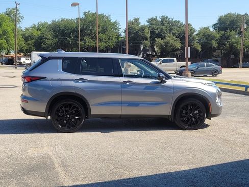 Used 2024 Mitsubishi Outlander SE FWD image 6