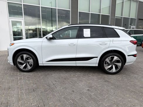 Used 2025 Audi Q6 e-tron Premium w/ Convenience Package image 2