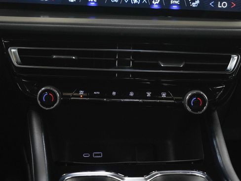 Used 2025 Chevrolet Traverse LT w/ Midnight/Sport Edition AWD/4WD image 20