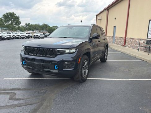 Used 2024 Jeep Grand Cherokee Trailhawk w/ Luxury Tech Group III AWD/4WD image 11