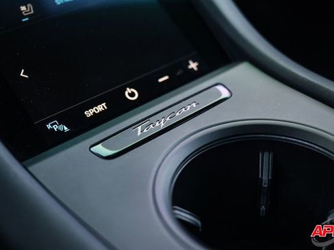 Used 2022 Porsche Taycan image 18