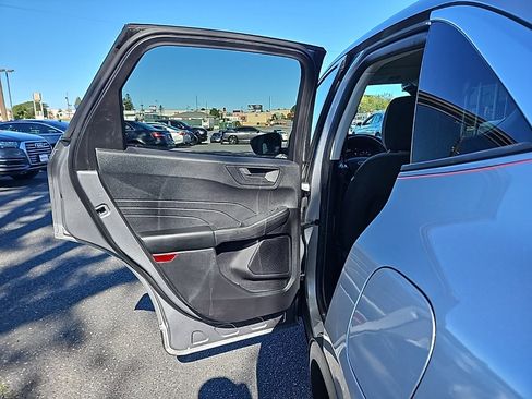 Used 2022 Ford Escape SE image 31