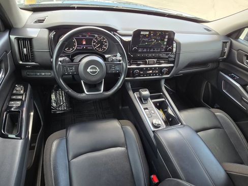 Used 2023 Nissan Pathfinder SL image 19