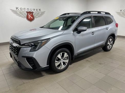 Used 2024 Subaru Ascent Premium w/ Convenience Package image 3