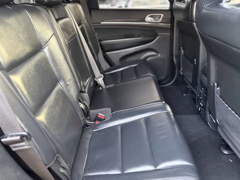 Used 2019 Jeep Grand Cherokee Limited image 17