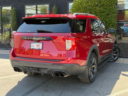 Used 2020 Ford Explorer Platinum w/ Premium Technology Package image 12