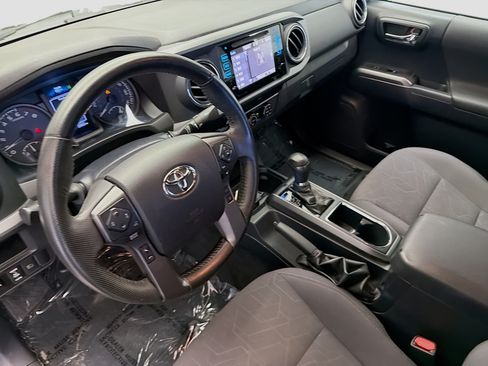 Used 2019 Toyota Tacoma TRD Off-Road w/ Technology Package AWD/4WD image 7