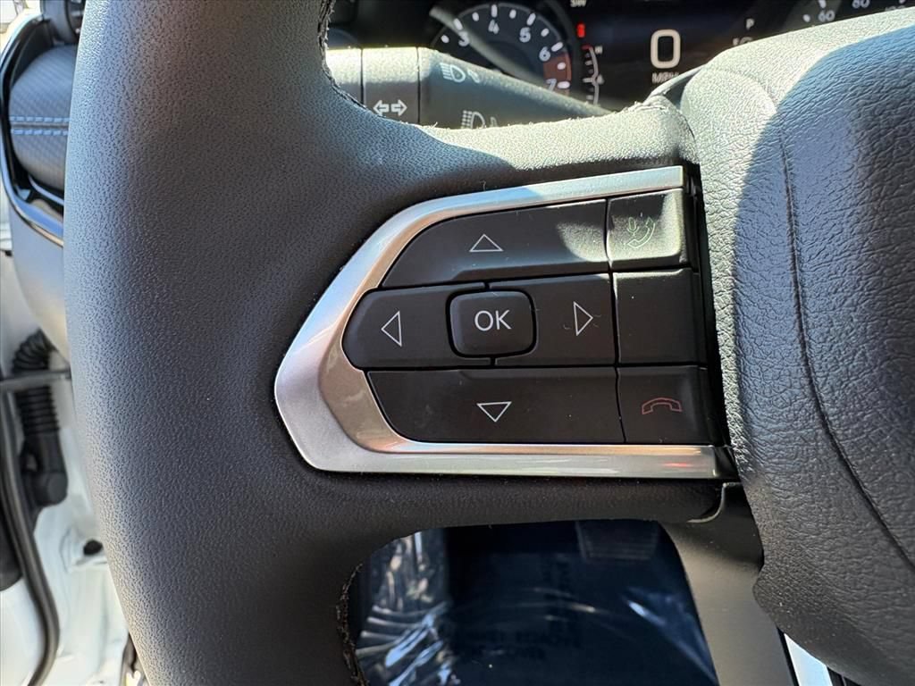 Used 2026 Jeep Compass Latitude AWD/4WD image 14