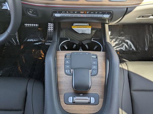 Used 2025 Mercedes-Benz GLS 450 4MATIC image 6