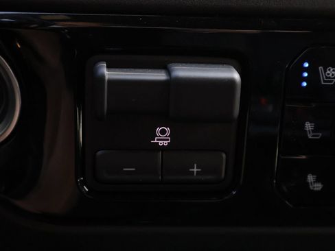 Certified 2025 Chevrolet Silverado 1500 ZR2 AWD/4WD image 30