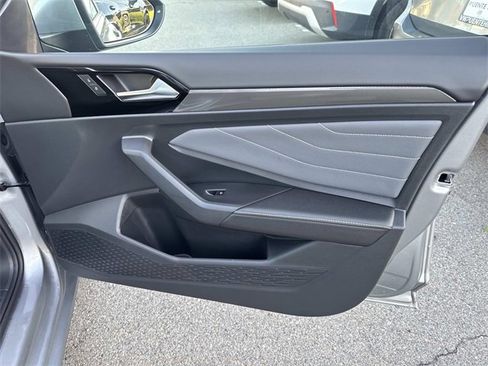 Used 2025 Volkswagen Jetta SEL image 25