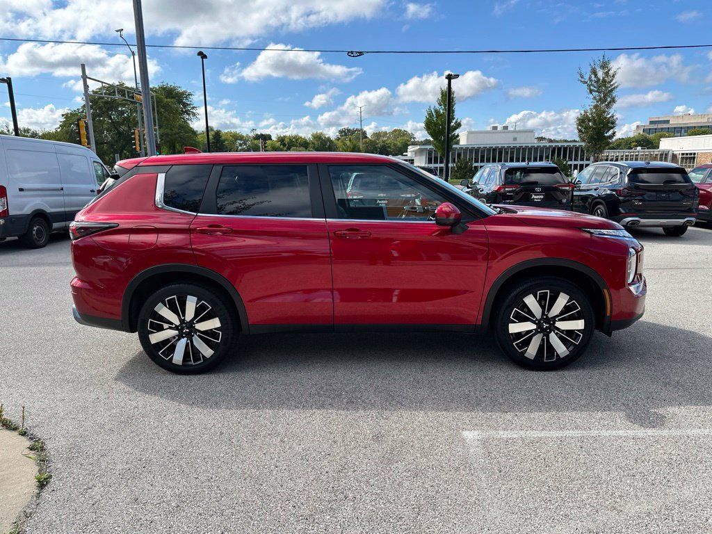 Used 2025 Mitsubishi Outlander SE AWD/4WD image 8