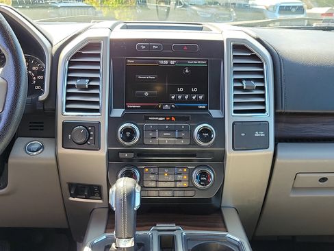 Used 2015 Ford F150 Lariat w/ Equipment Group 502A Luxury AWD/4WD image 18