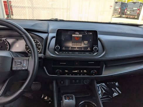 Used 2025 Nissan Rogue SV AWD/4WD image 3