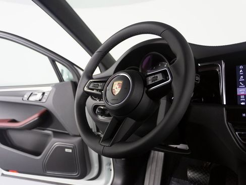 New 2026 Porsche Macan image 27