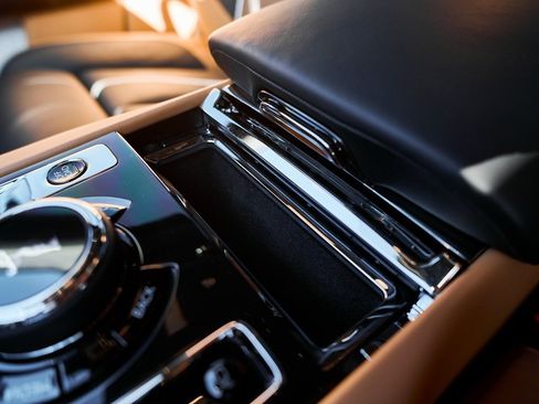 Used 2025 Rolls-Royce Cullinan image 78