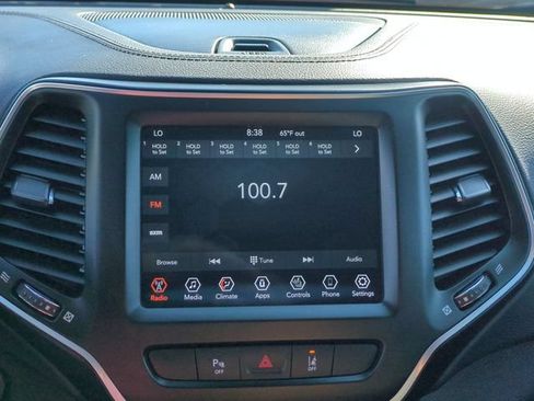 Used 2021 Jeep Cherokee Latitude Lux w/ Comfort/Convenience Group FWD image 21