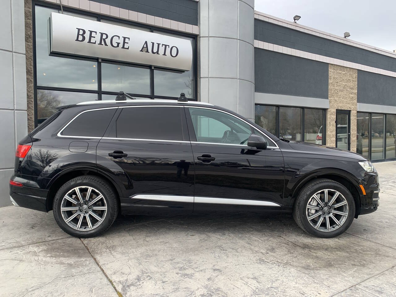 Used 2017 Audi Q7 3.0T Premium Plus w/ Premium Plus Package AWD/4WD image 6