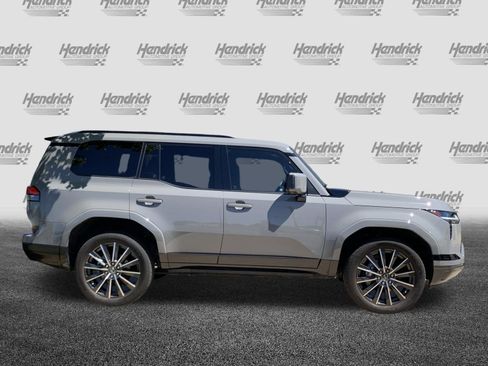 Used 2024 Lexus GX 550 w/ Accessory Package (Z1) AWD/4WD image 11
