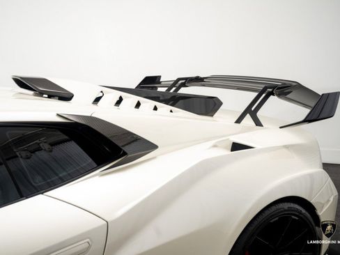 Used 2023 Lamborghini Huracan STO image 24