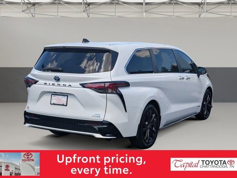 Used 2021 Toyota Sienna XSE FWD image 7