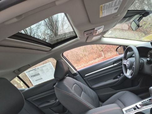 New 2025 Nissan Altima 2.5 SR image 12