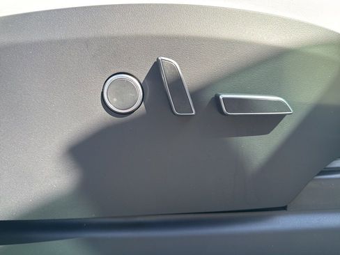 Used 2022 Tesla Model X image 17