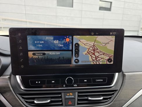 Used 2023 Nissan Altima 2.5 SV w/ SV Premium Package image 9