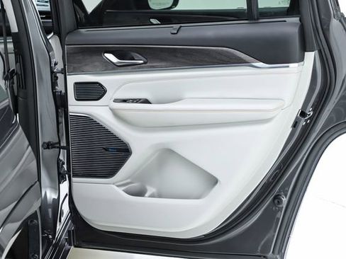 Used 2021 Jeep Grand Cherokee L Overland w/ Luxury Tech Group IV image 35