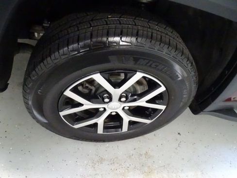 Certified 2024 Jeep Grand Cherokee L Limited w/ Luxury Tech Group II AWD/4WD image 31