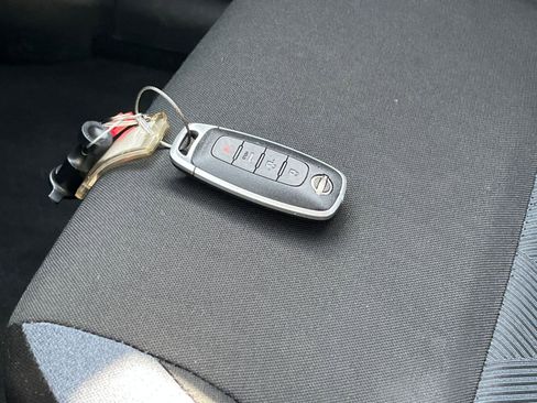 Used 2025 Nissan Versa SV FWD image 21