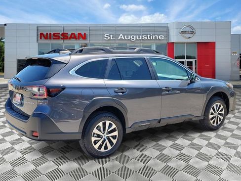 Used 2025 Subaru Outback Premium AWD/4WD image 2