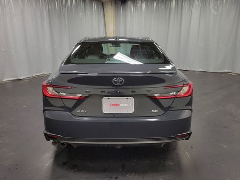 Used 2025 Toyota Camry SE image 7