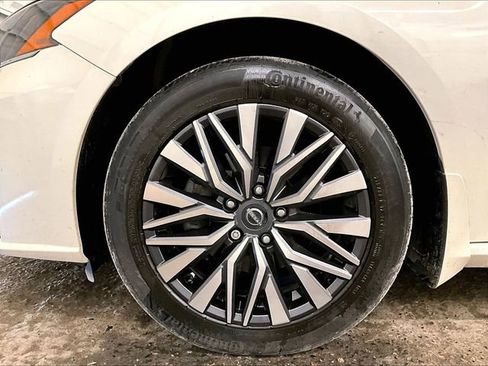 Used 2023 Nissan Altima 2.5 SV w/ SV Premium Package AWD/4WD image 8
