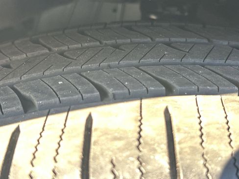 Used 2021 Ford Explorer XLT w/ Equipment Group 202A image 12