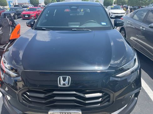 Used 2025 Honda HR-V Sport image 2