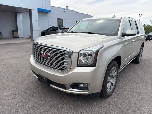 Used 2015 GMC Yukon XL Denali w/ Premium Package AWD/4WD image 2