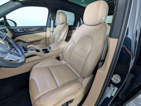 Certified 2023 Porsche Cayenne Platinum Edition AWD/4WD image 5