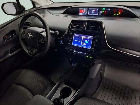 Used 2022 Toyota Prius LE image 24