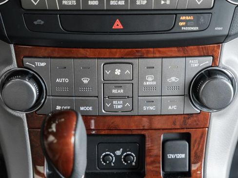 Used 2012 Toyota Highlander Limited w/ Tow Pkg AWD/4WD image 26
