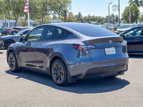 Used 2023 Tesla Model Y 2WD image 2