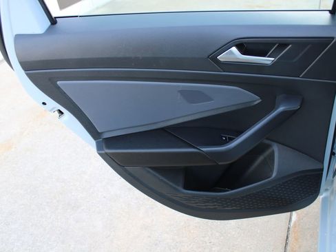 Used 2025 Volkswagen Jetta SE w/ Sunroof Package FWD image 21